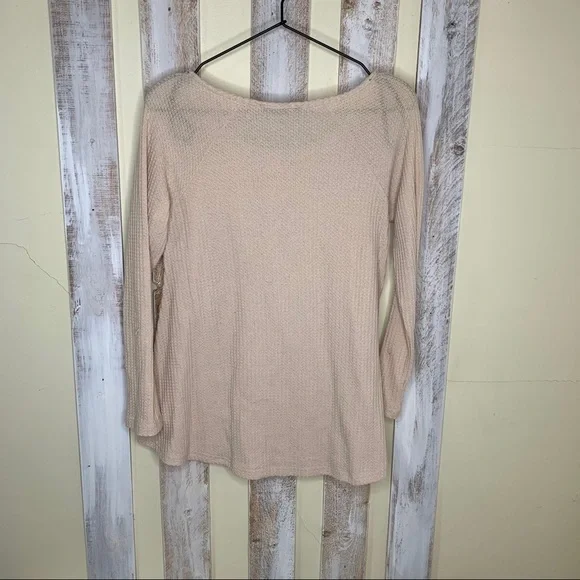 Annabelle Nude Floral Accent Thermal Henley - Picture 4 of 8